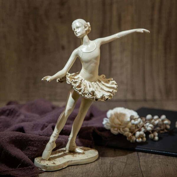 Decorative figurine - Ballerina 2