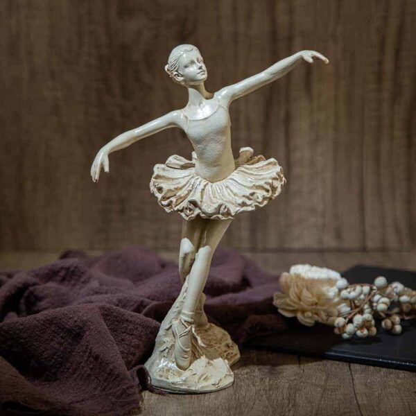 Decorative figurine - Ballerina 3