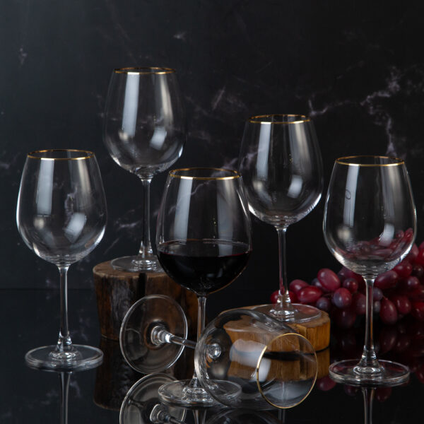 Set of red wine glasses from the Gold series 580ml